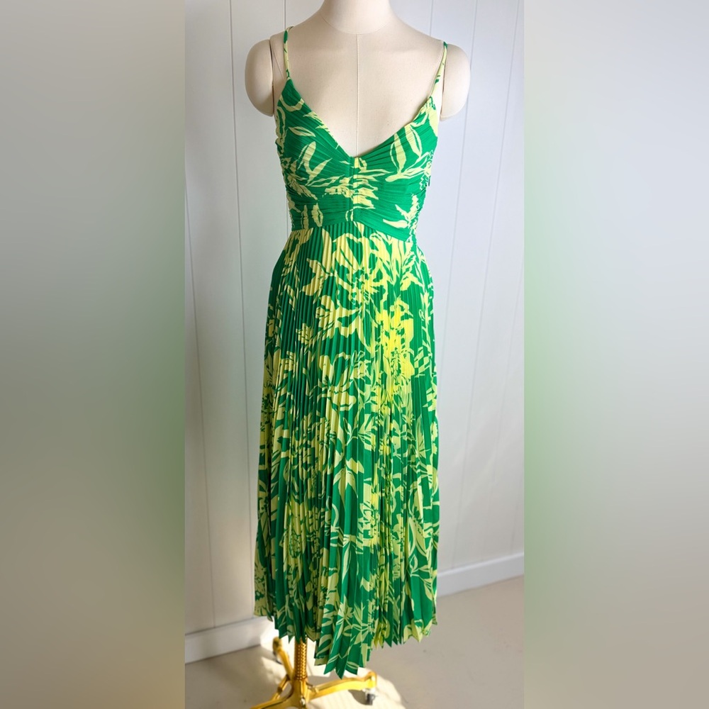 ASTR Blythe Floral Plissé Midi Dress – Green Lime Floral